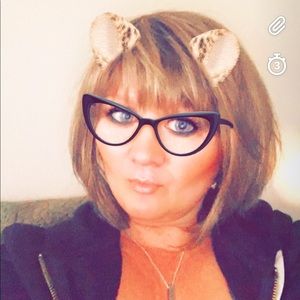 Meet your Posher, Laurie